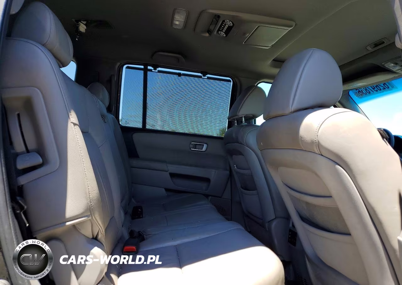 2010 Honda Pilot Touring VIN:5FNYF4H97AB005372 - 10