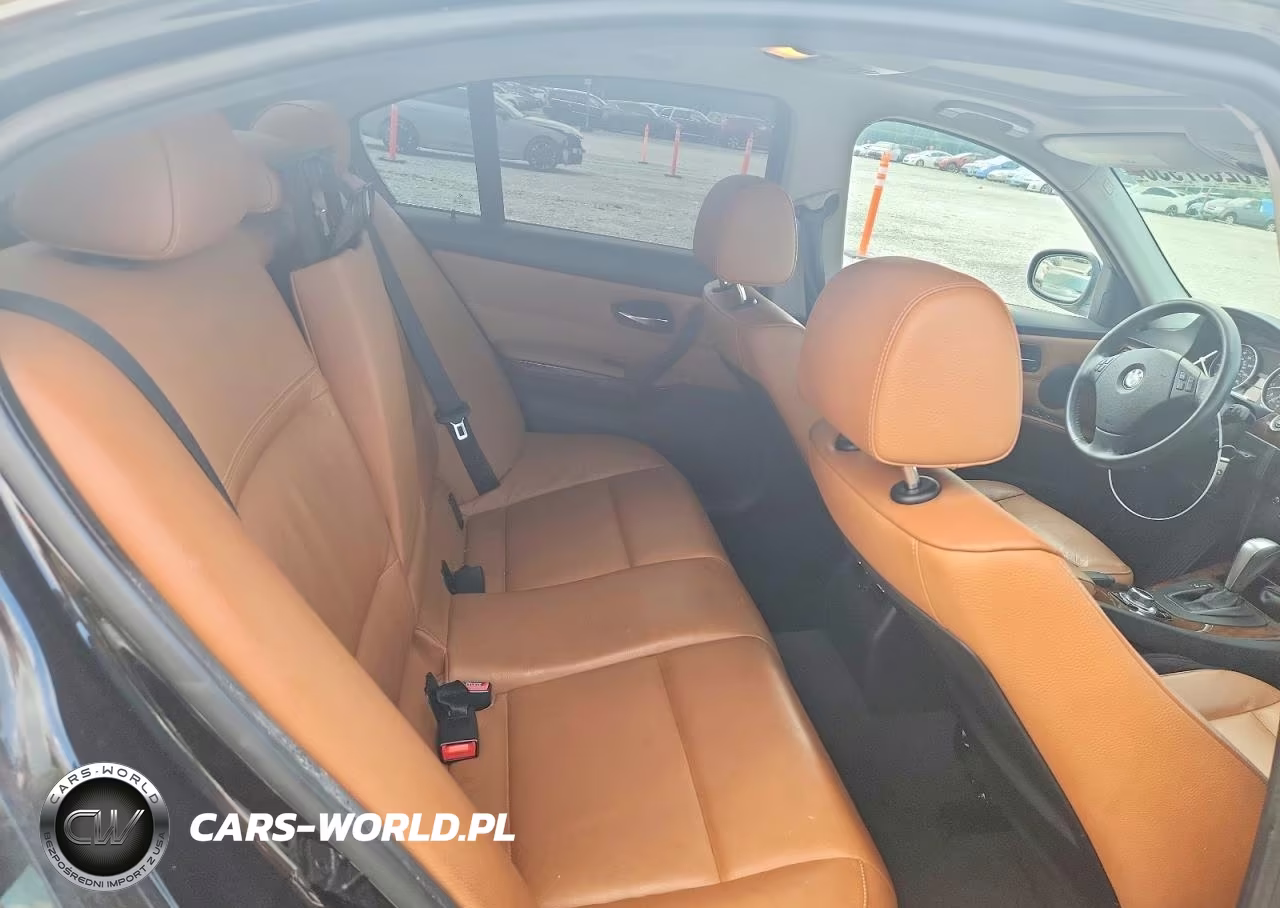 2011 BMW 335 Xi VIN:WBAPL5C51BA920160 - 10