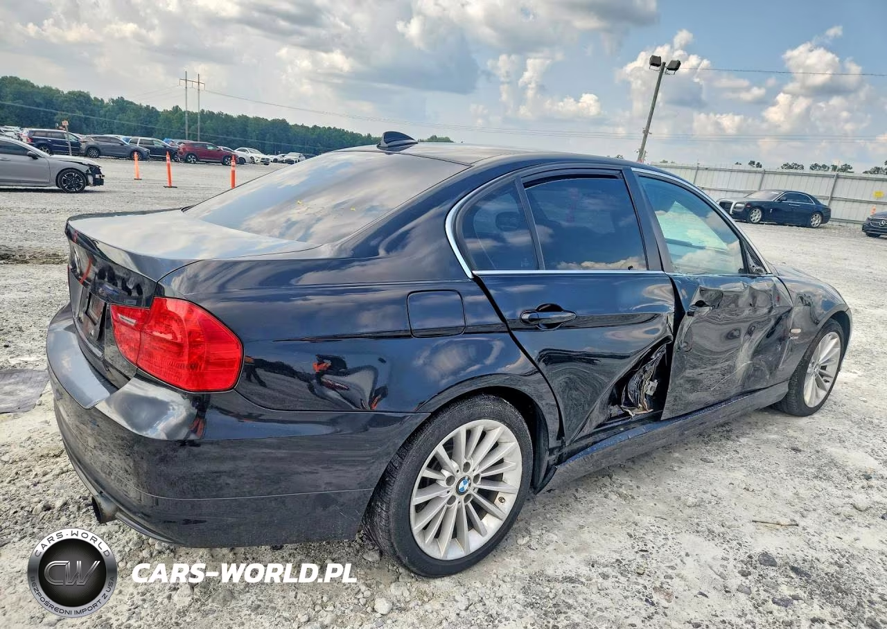 2011 BMW 335 Xi VIN:WBAPL5C51BA920160 - 3