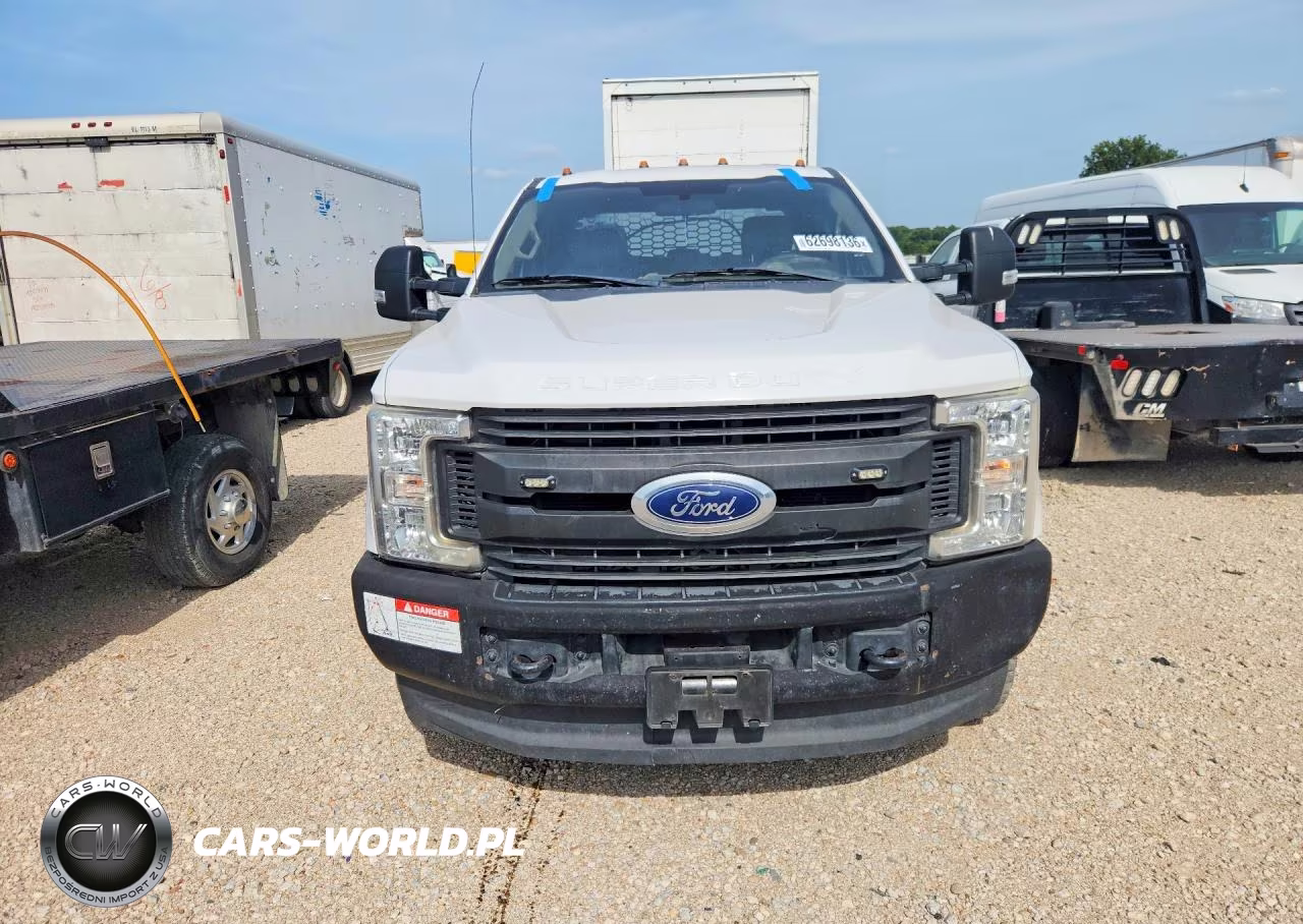 2019 Ford F350 Super - Delivery Truck VIN:1FD8X3HT6KEG56140 - 5