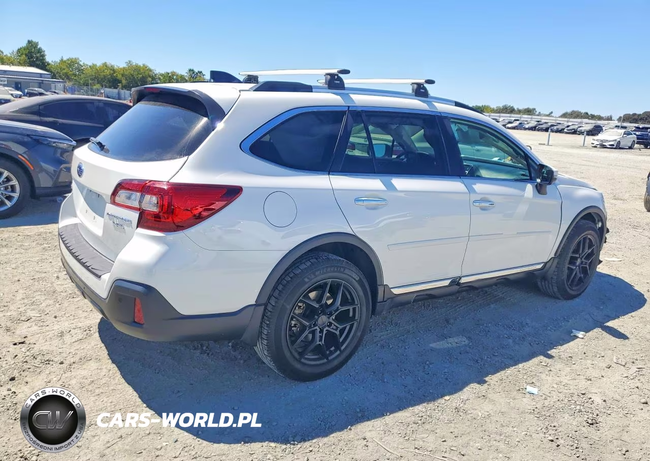 2019 Subaru Outback Touring VIN:4S4BSETCXK3299015 - 3