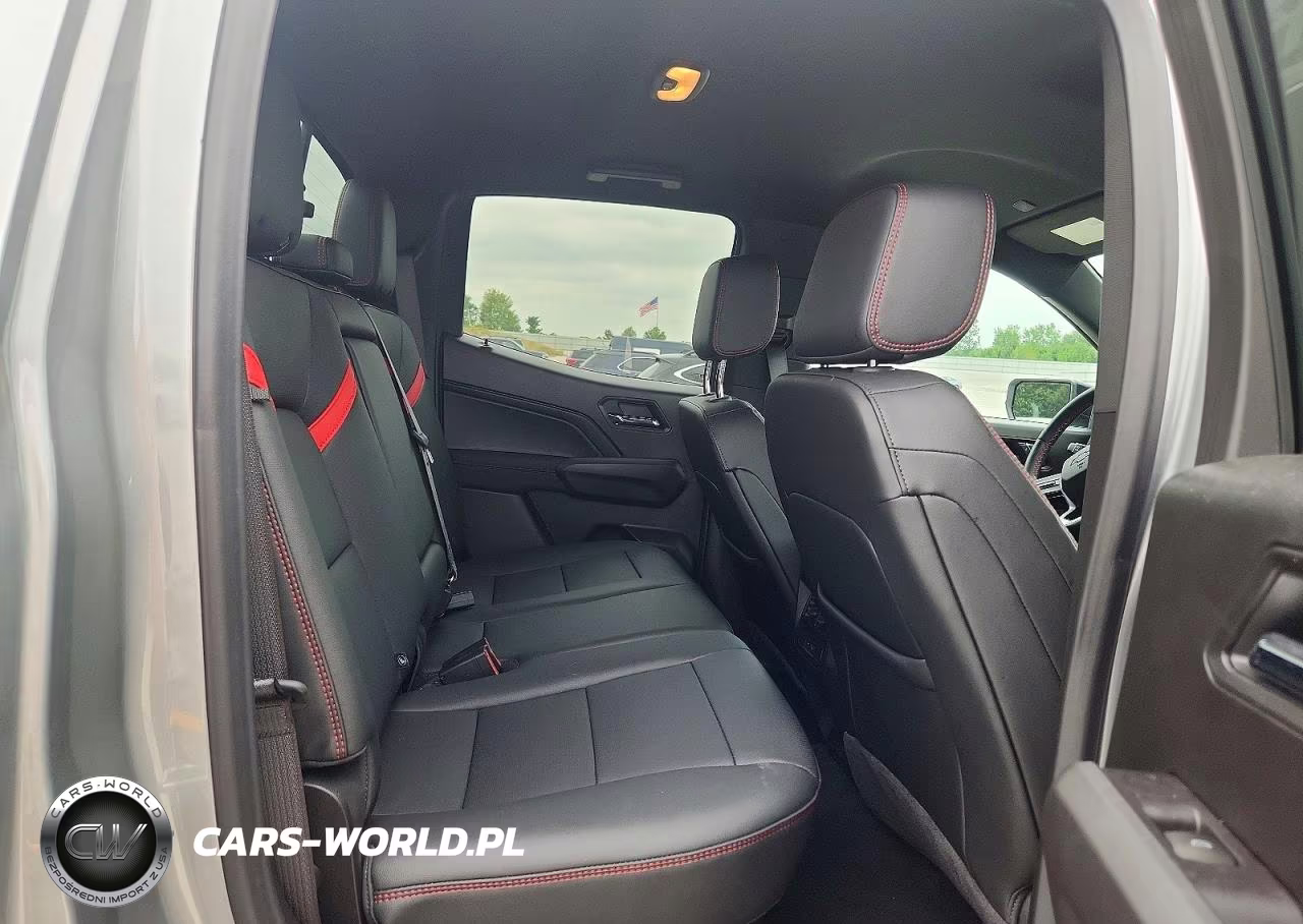 2025 Chevrolet Colorado Z71 VIN:1GCPTDEK1S1195904 - 10
