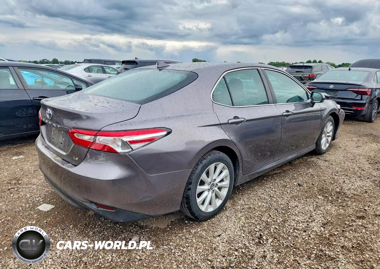 2019 Toyota Camry Le VIN:4T1B11HK4KU194847 - 3