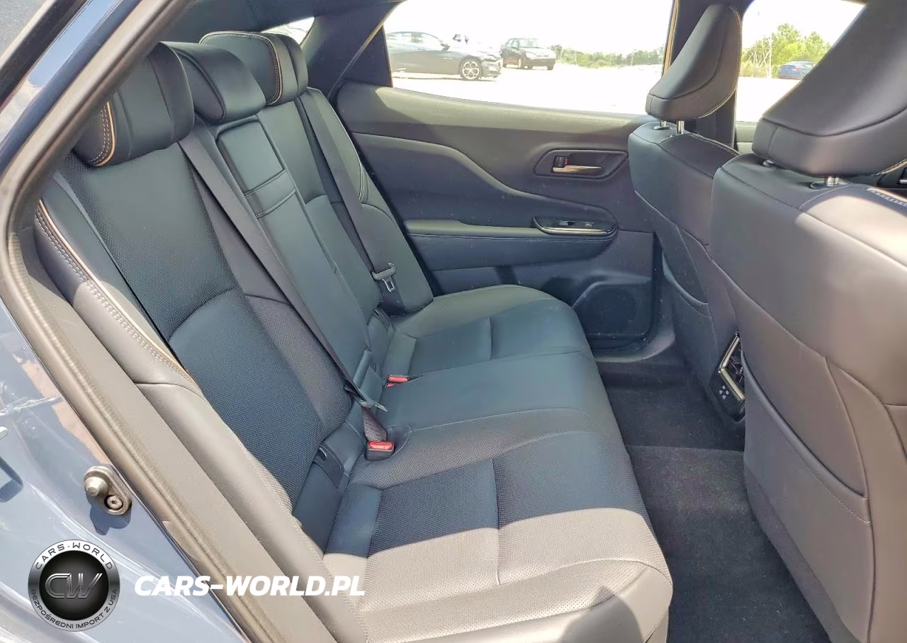 2026 Toyota Crown Xle VIN:JTDAAAAF5T3044671 - 10