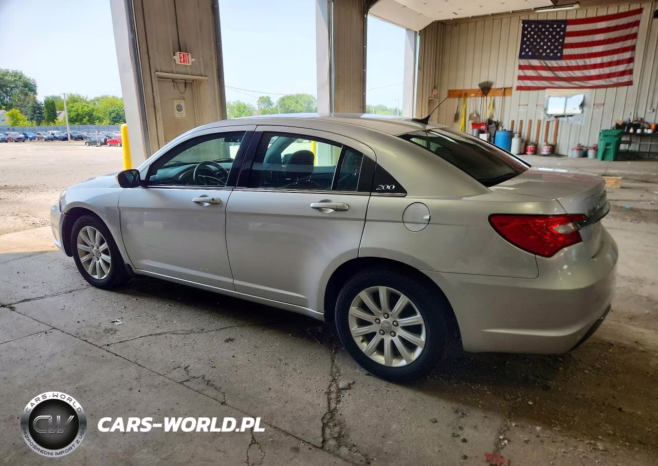 2011 Chrysler 200 Touring VIN:1C3BC1FB2BN568811 - 2