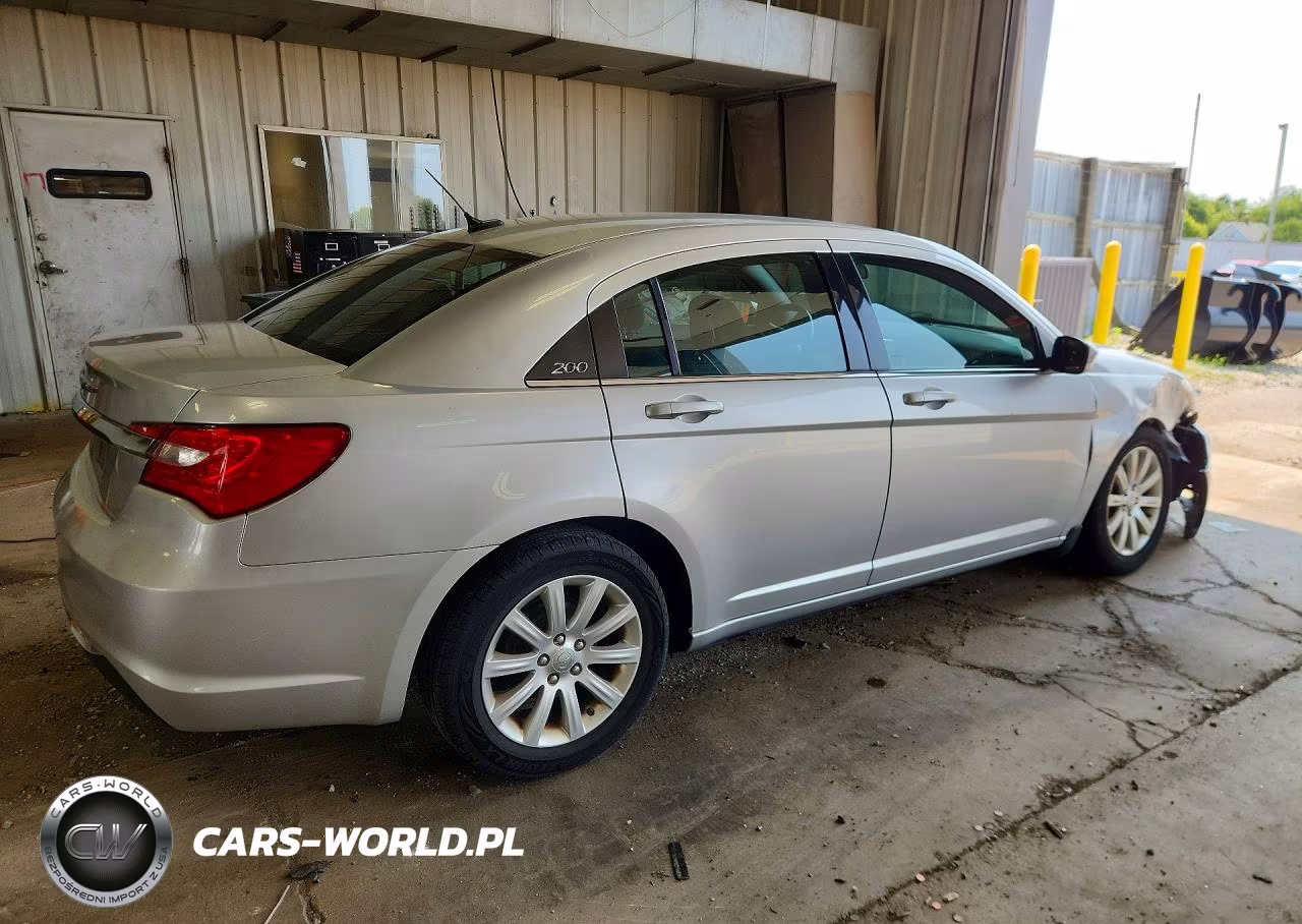 2011 Chrysler 200 Touring VIN:1C3BC1FB2BN568811 - 3