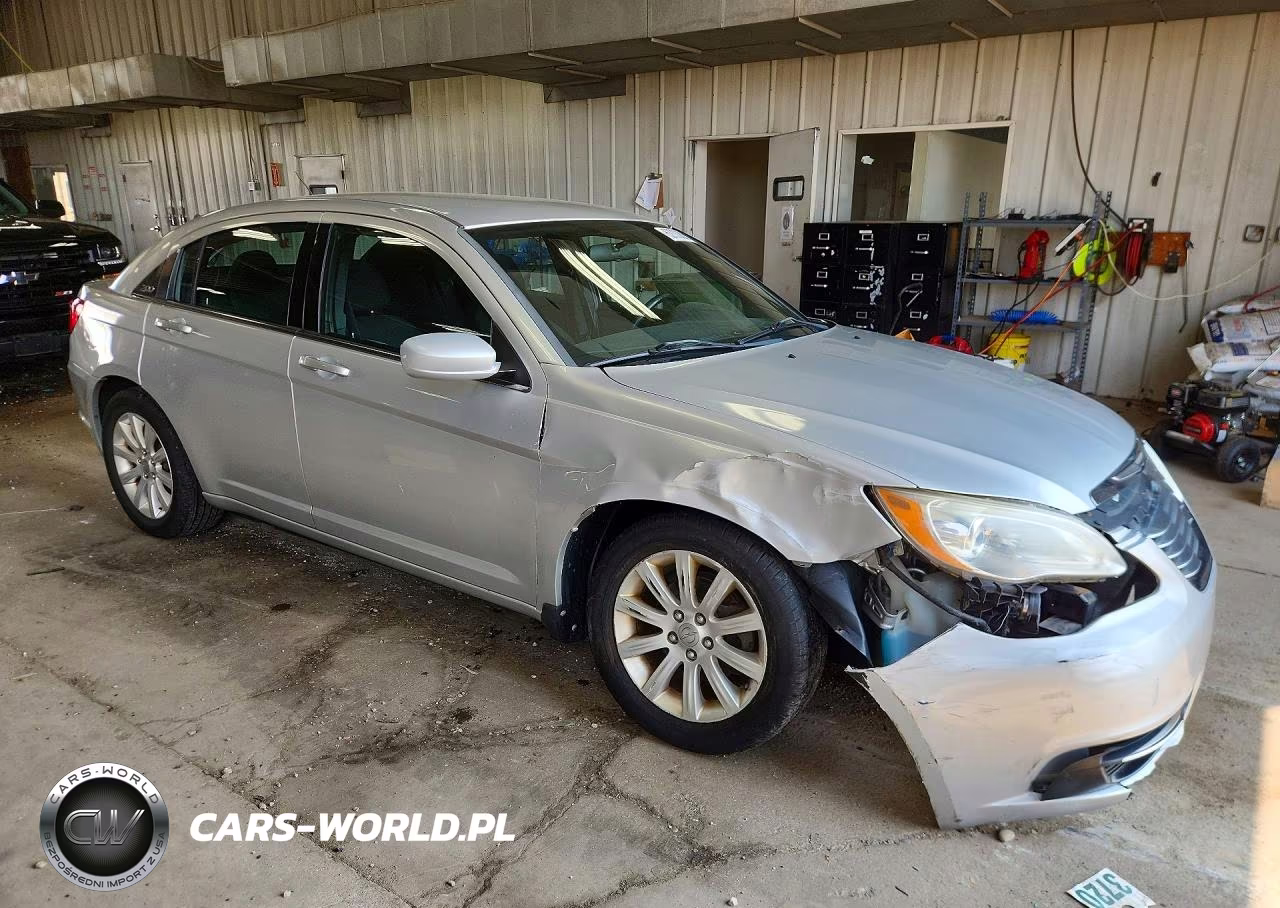 2011 Chrysler 200 Touring VIN:1C3BC1FB2BN568811 - 4