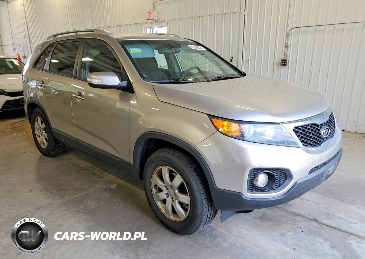 2013 Kia Sorento Lx VIN:5XYKT4A29DG329318 - 4