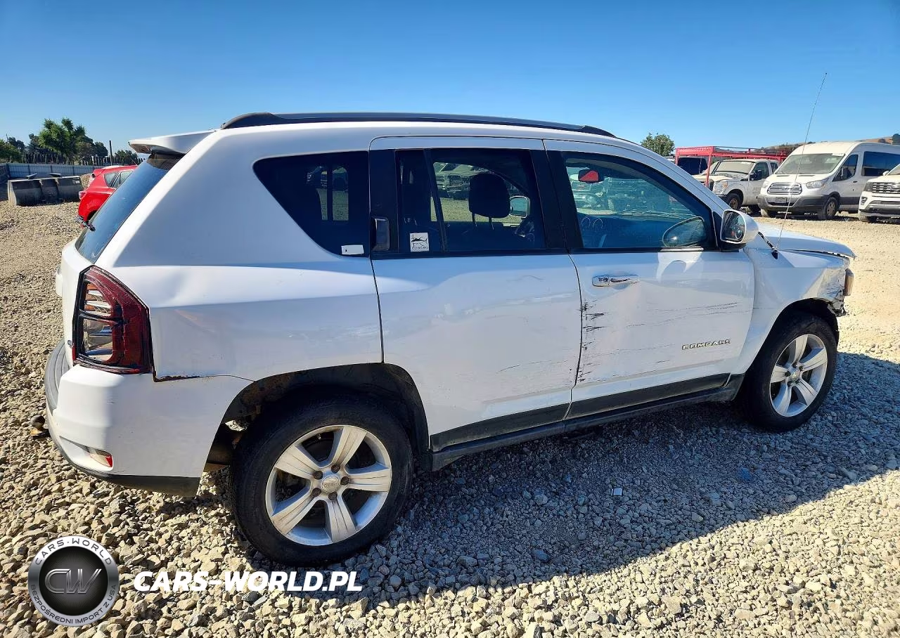 2016 Jeep Compass Latitude VIN:1C4NJDEB5GD757922 - 3