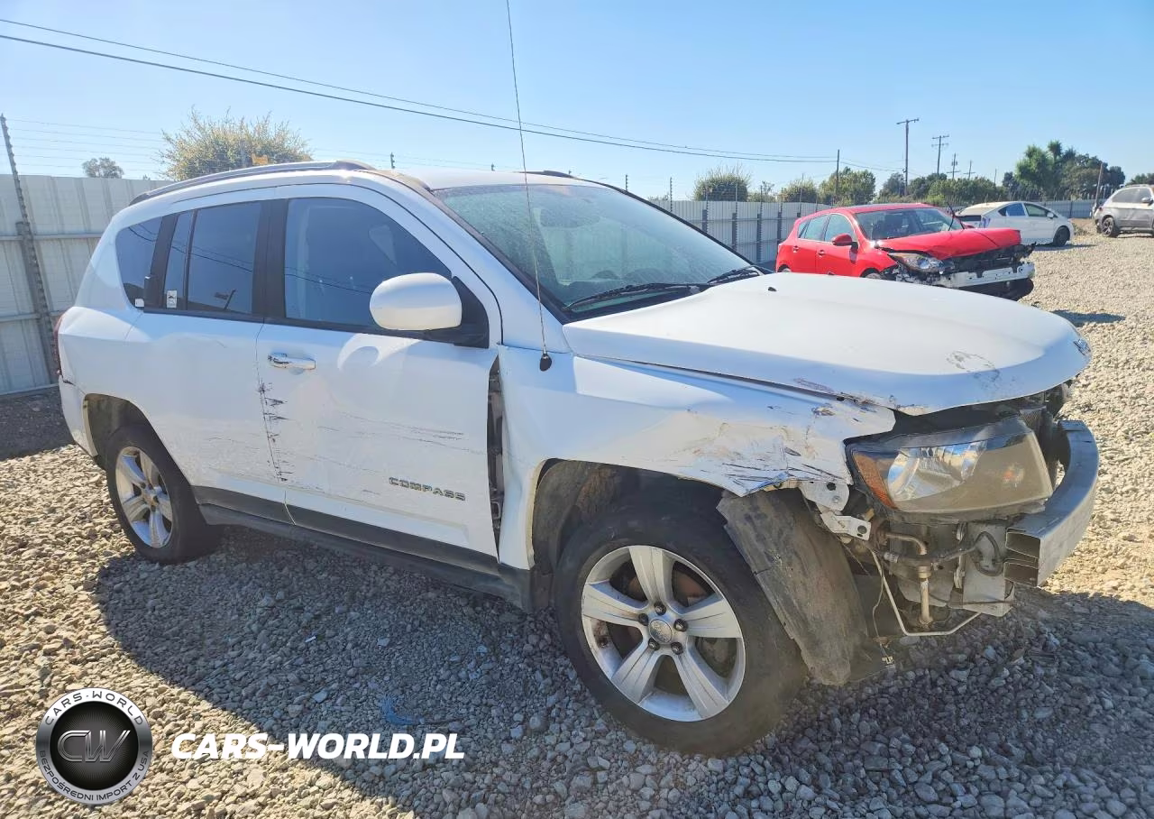 2016 Jeep Compass Latitude VIN:1C4NJDEB5GD757922 - 4