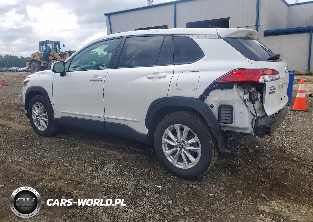 2022 Toyota Corolla Cross Le VIN:7MUBAABG4NV005573 - 2