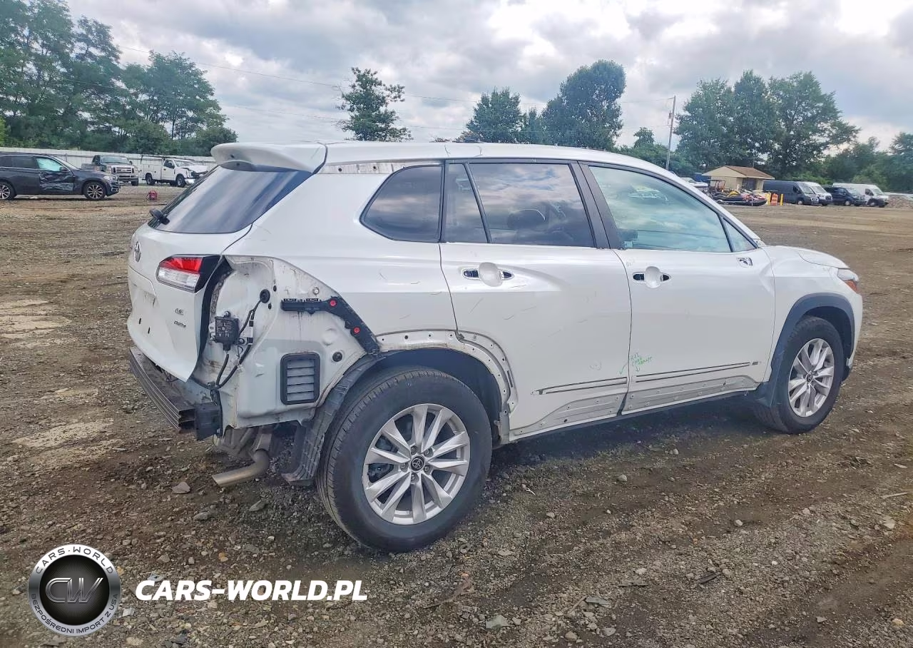 2022 Toyota Corolla Cross Le VIN:7MUBAABG4NV005573 - 3