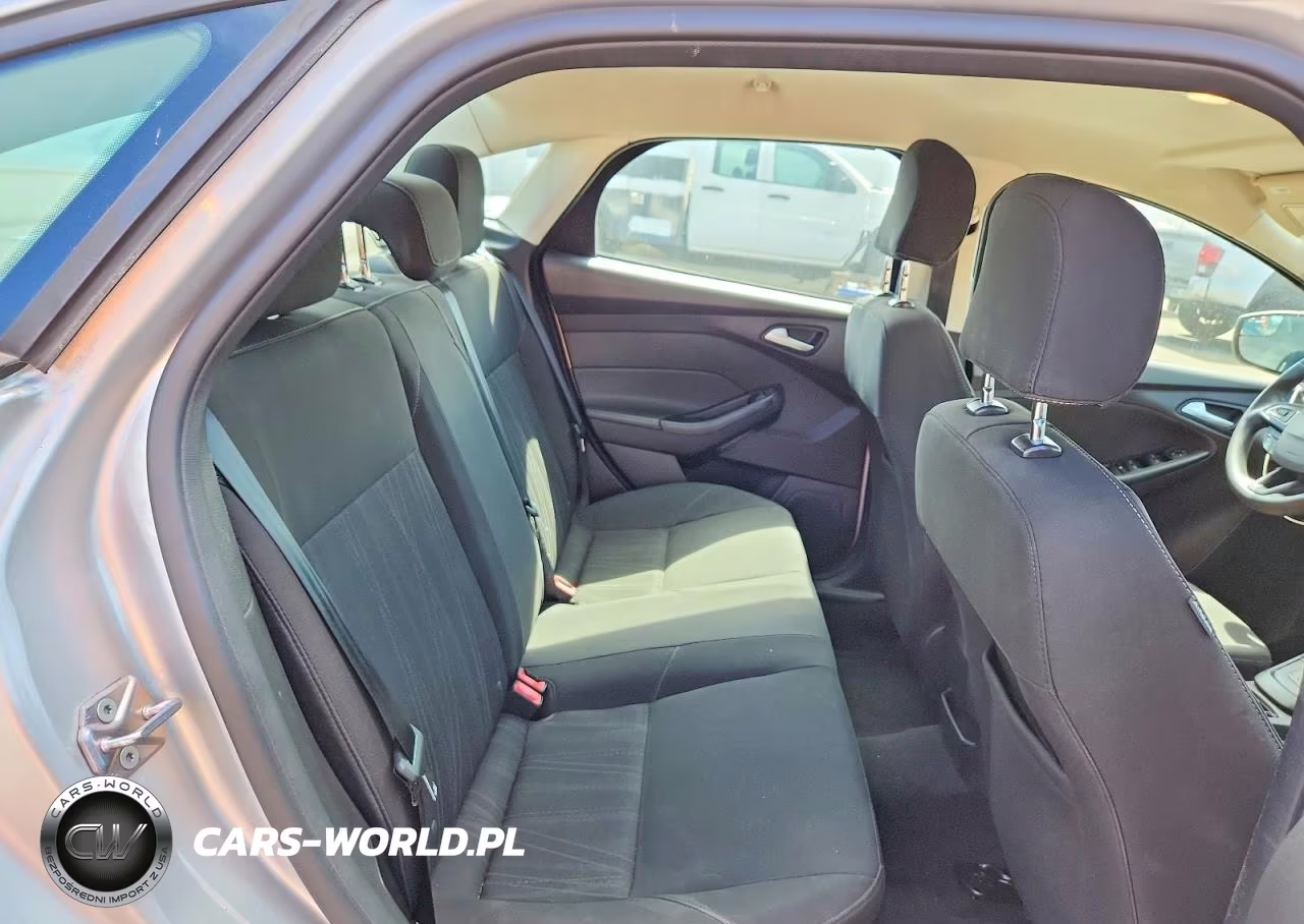 2017 Ford Focus Se VIN:1FADP3F20HL342149 - 10