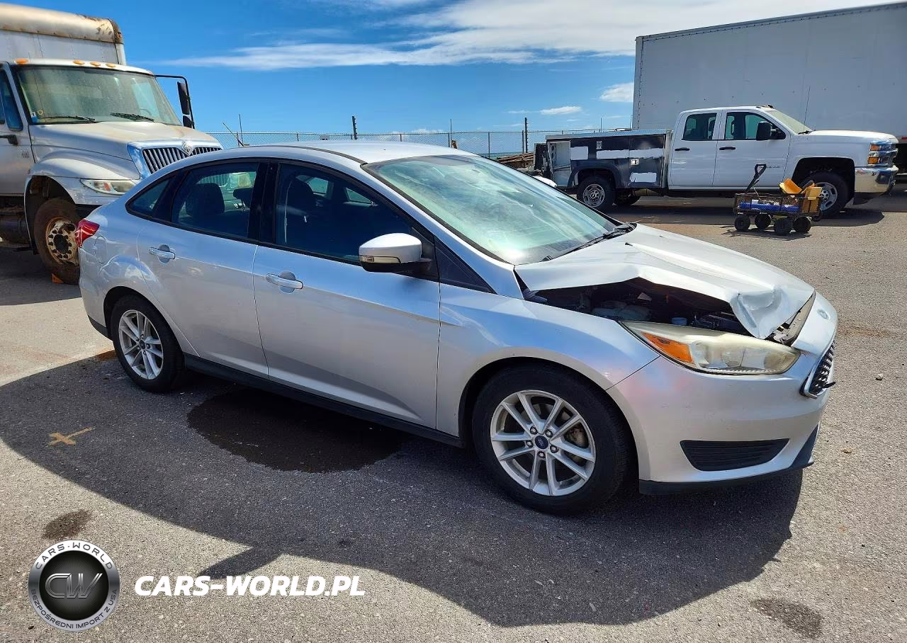 2017 Ford Focus Se VIN:1FADP3F20HL342149 - 4