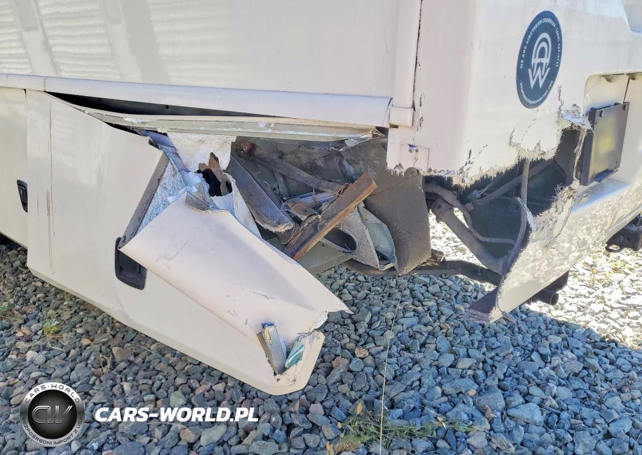 2007 Ford F550 Super Duty Stripped Chassis VIN:1F6NF53Y170A02713 - 9