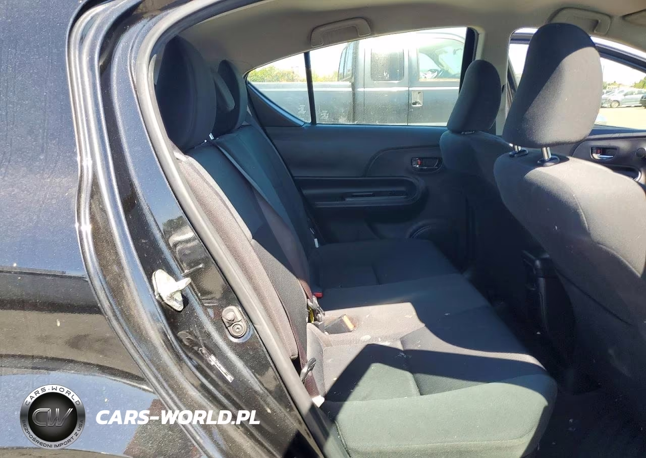 2016 Toyota Prius C Two VIN:JTDKDTB3XG1116977 - 10