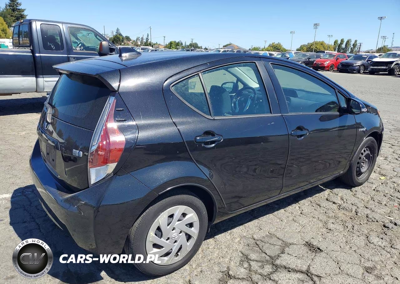2016 Toyota Prius C Two VIN:JTDKDTB3XG1116977 - 3