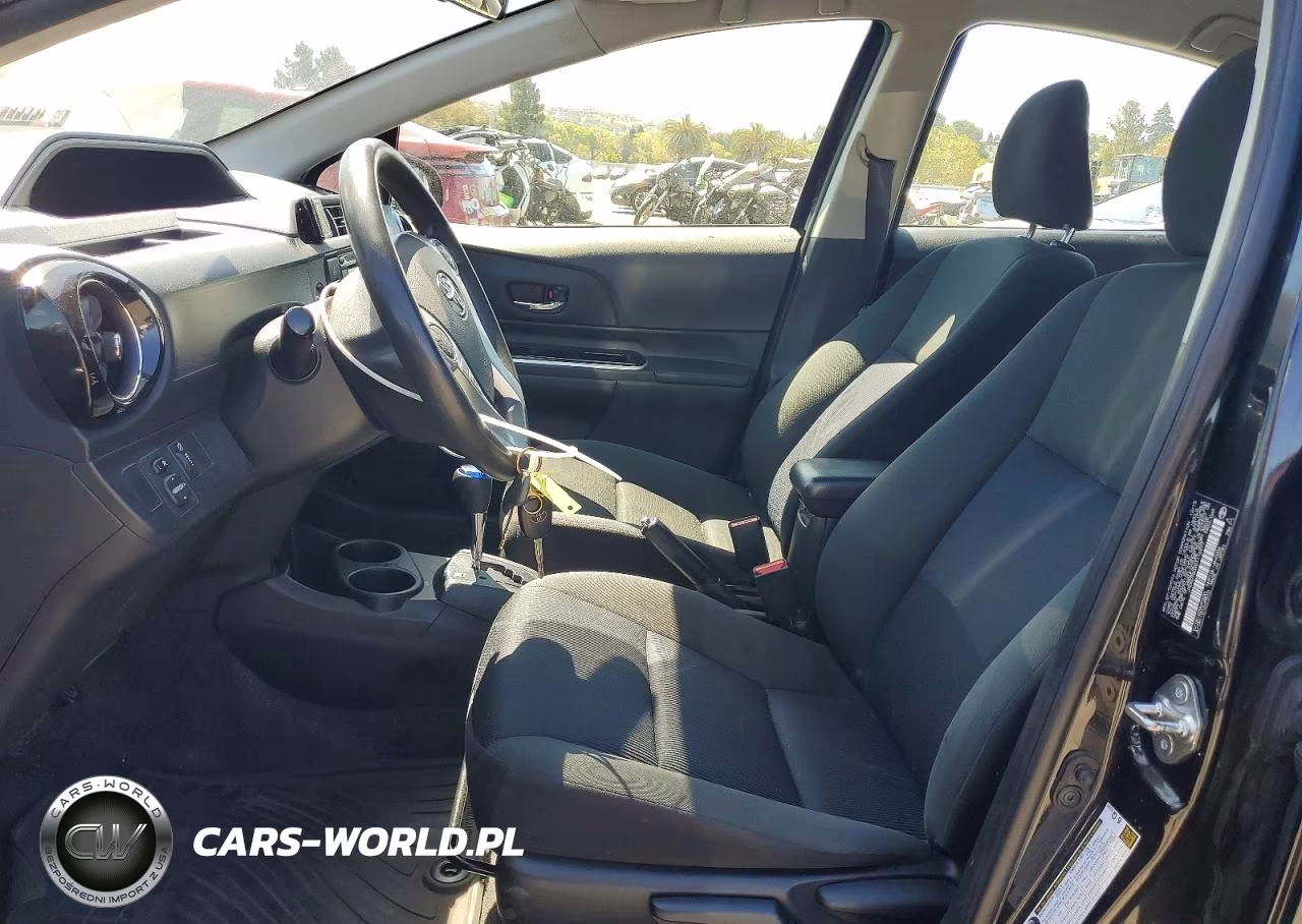 2016 Toyota Prius C Two VIN:JTDKDTB3XG1116977 - 7