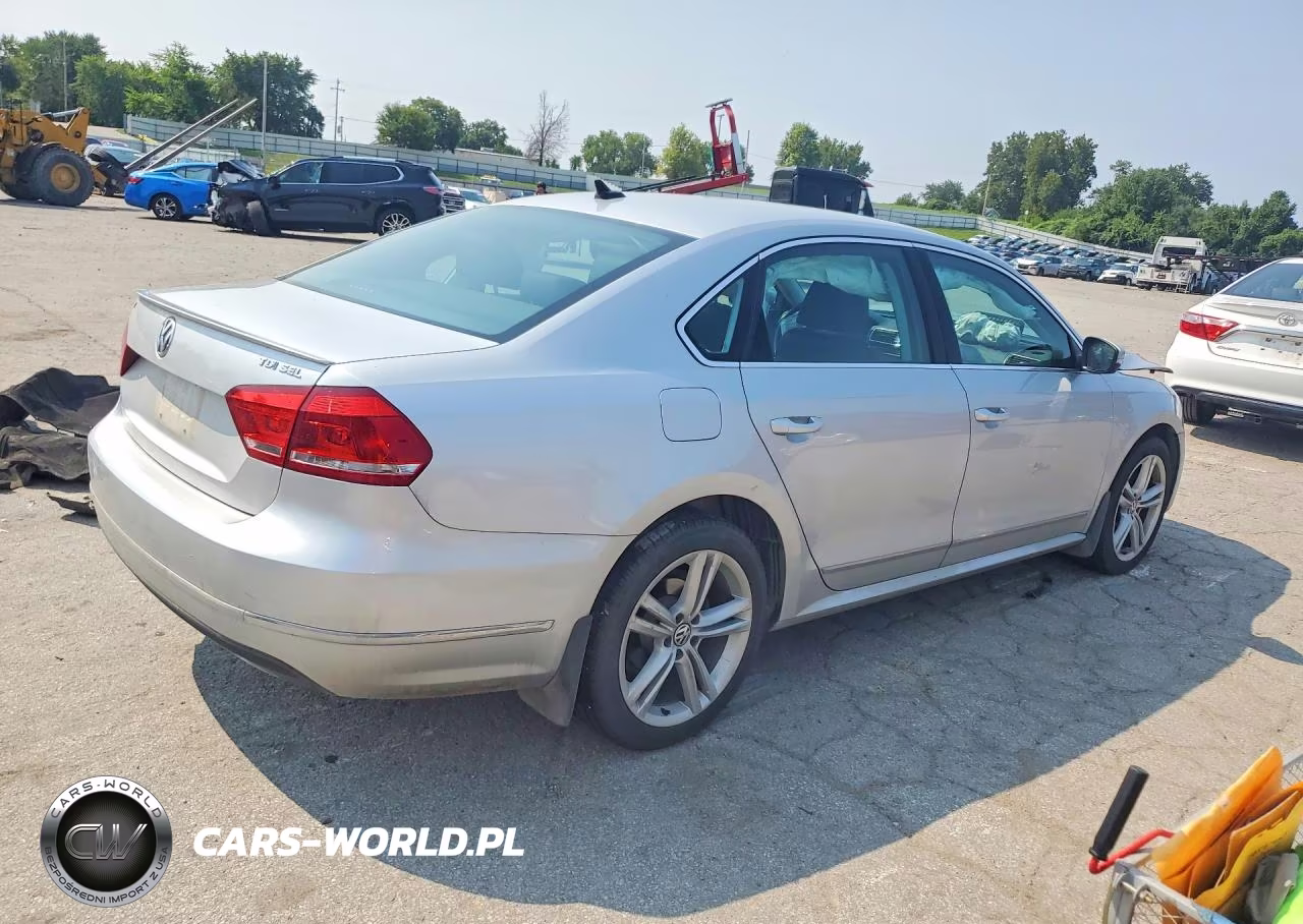2015 Volkswagen Passat Sel VIN:1VWCV7A33FC053005 - 3