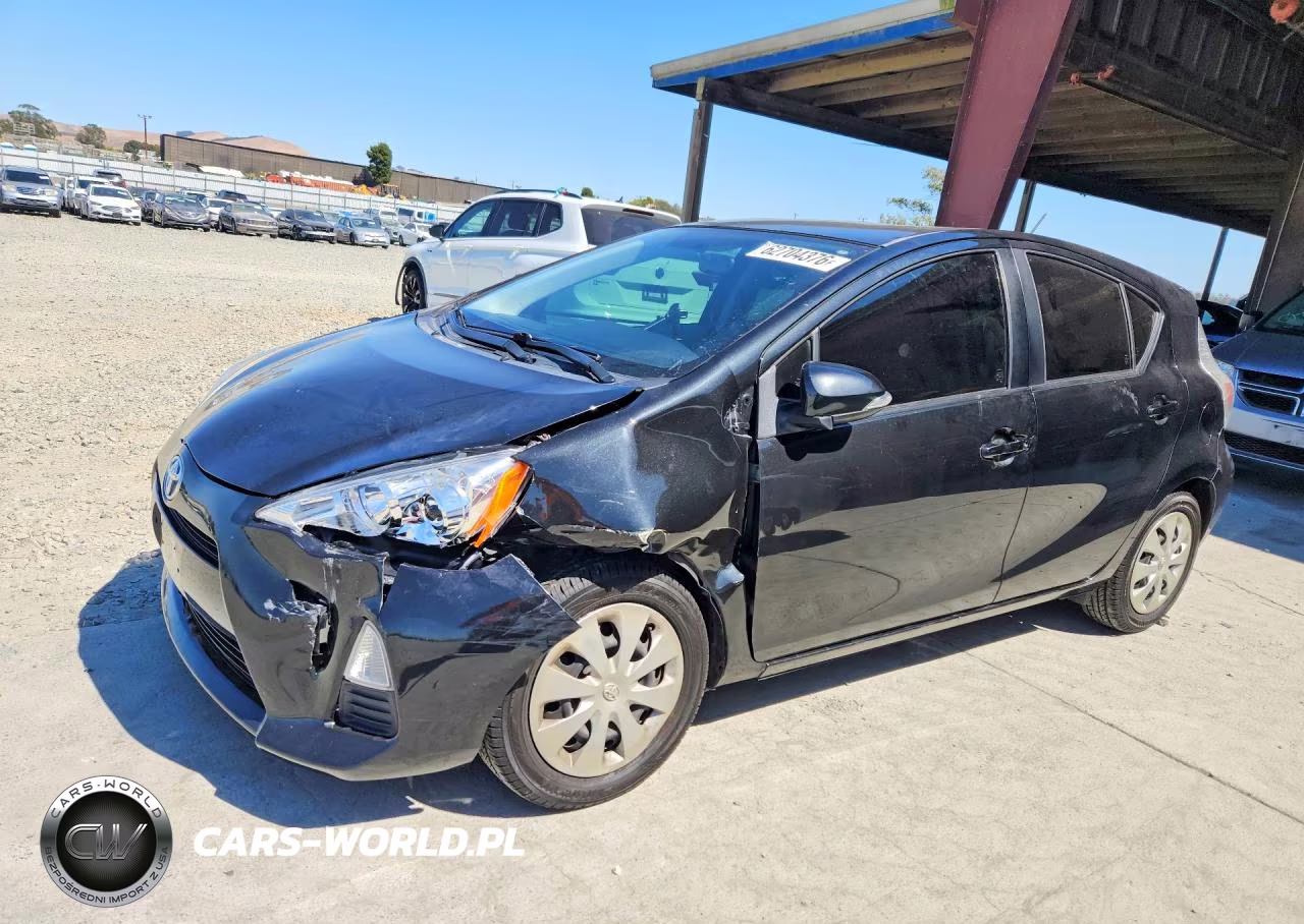 2014 Toyota Prius C Three – zdjęcie 1 z 12