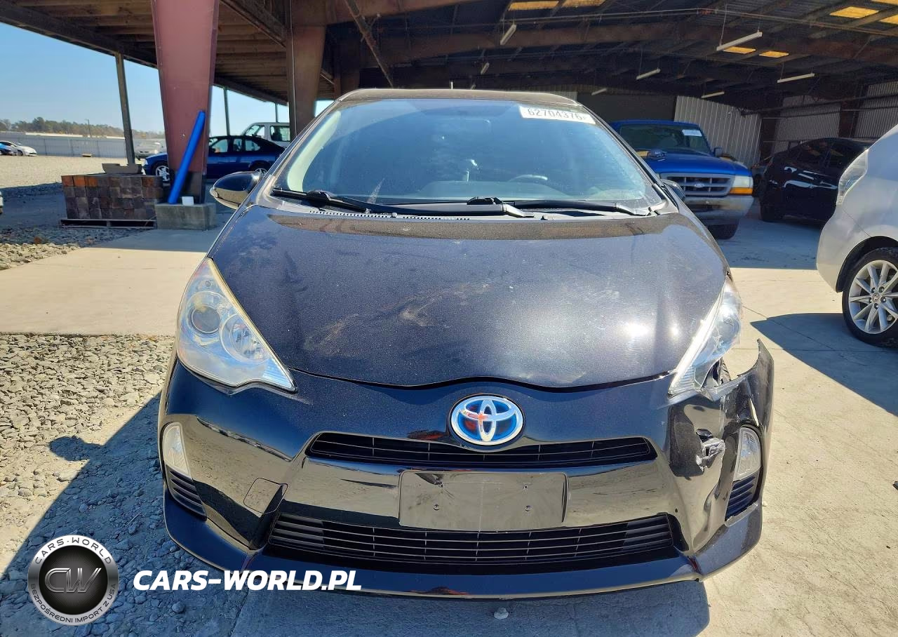 2014 Toyota Prius C Three VIN:JTDKDTB35E1567280 - 5