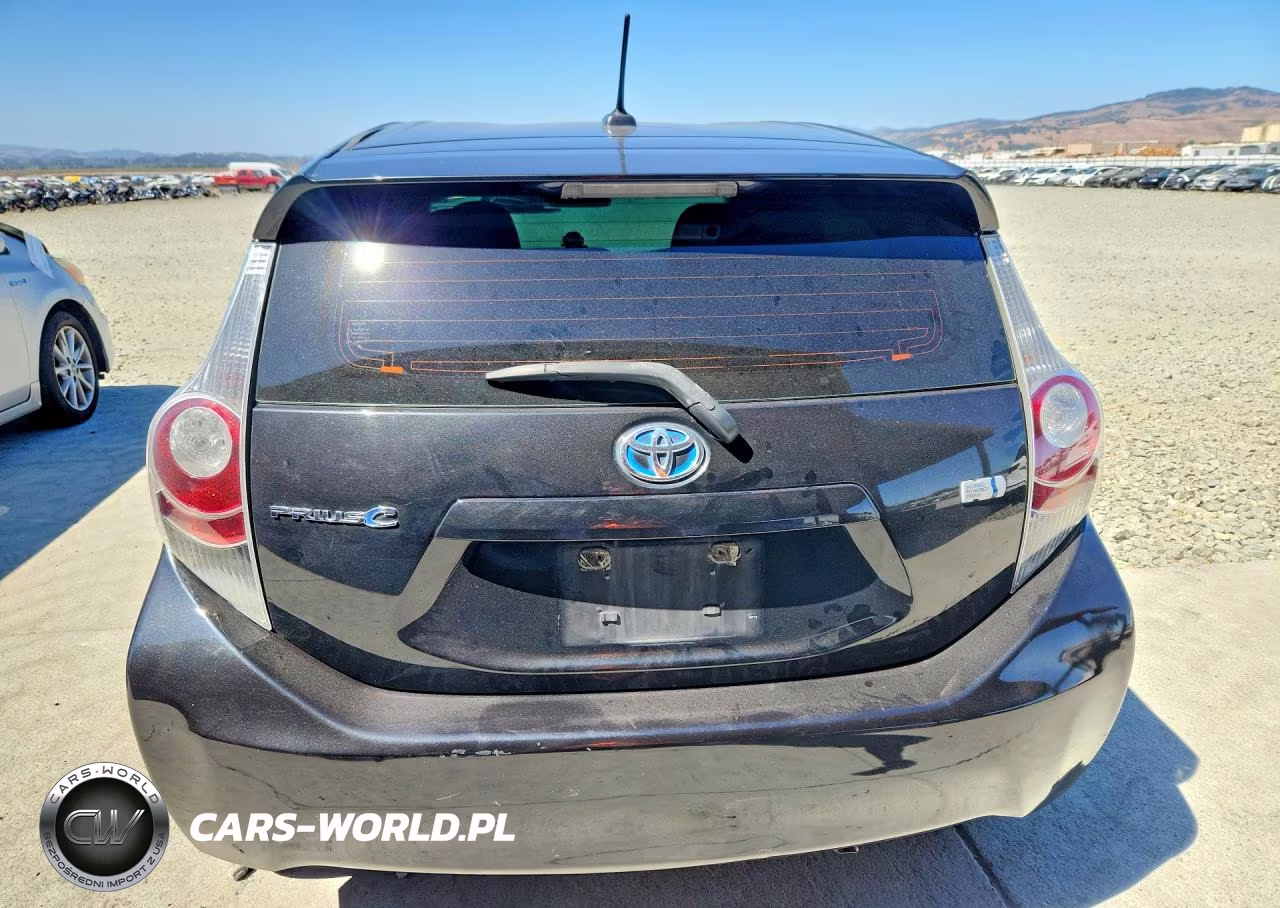 2014 Toyota Prius C Three VIN:JTDKDTB35E1567280 - 6