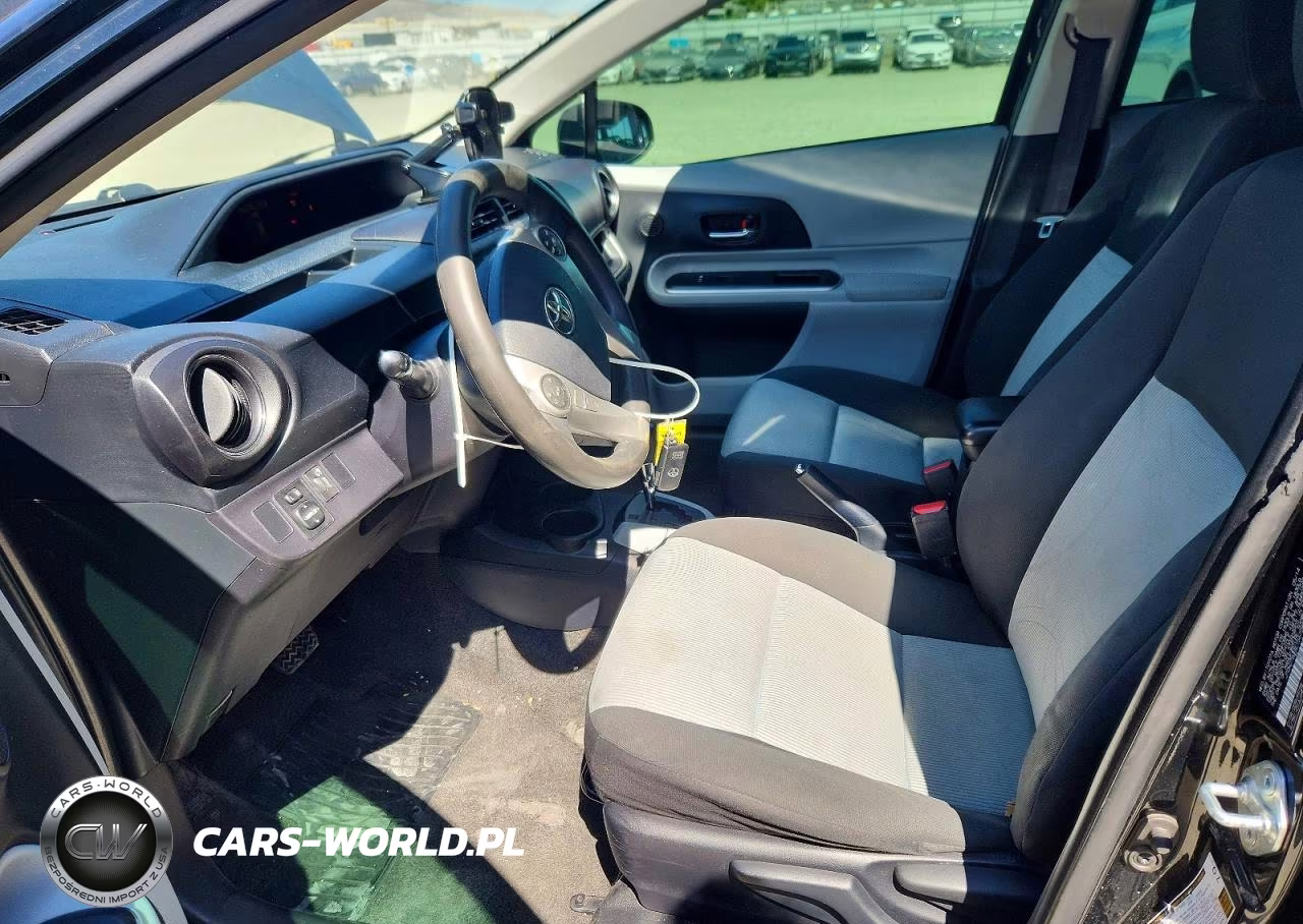 2014 Toyota Prius C Three VIN:JTDKDTB35E1567280 - 7