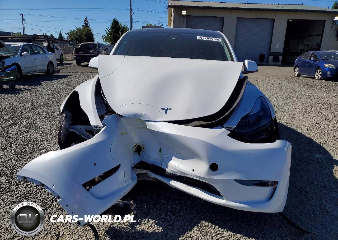 2022 Tesla Model Y VIN:7SAYGDEF2NF446701 - 5