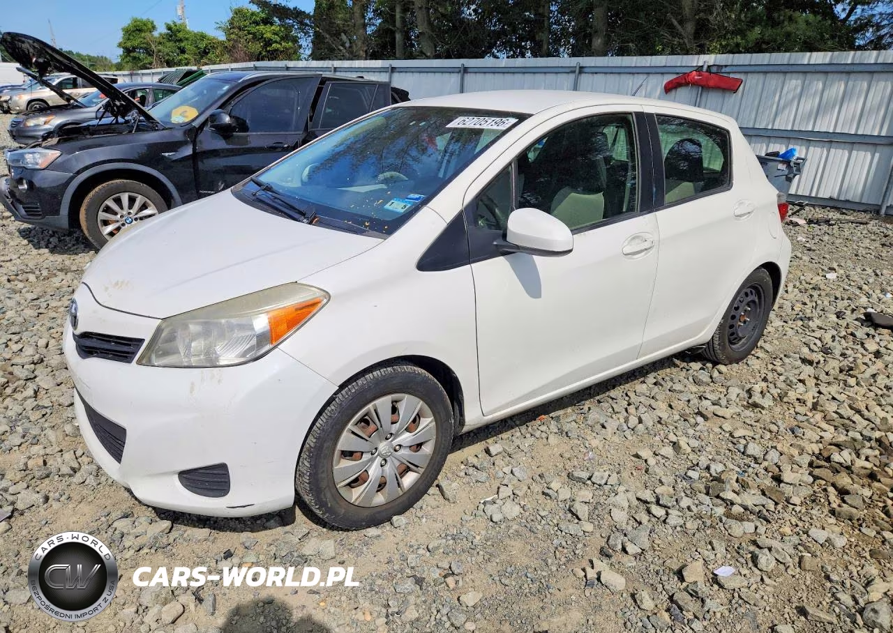2013 Toyota Yaris 5-Door Le