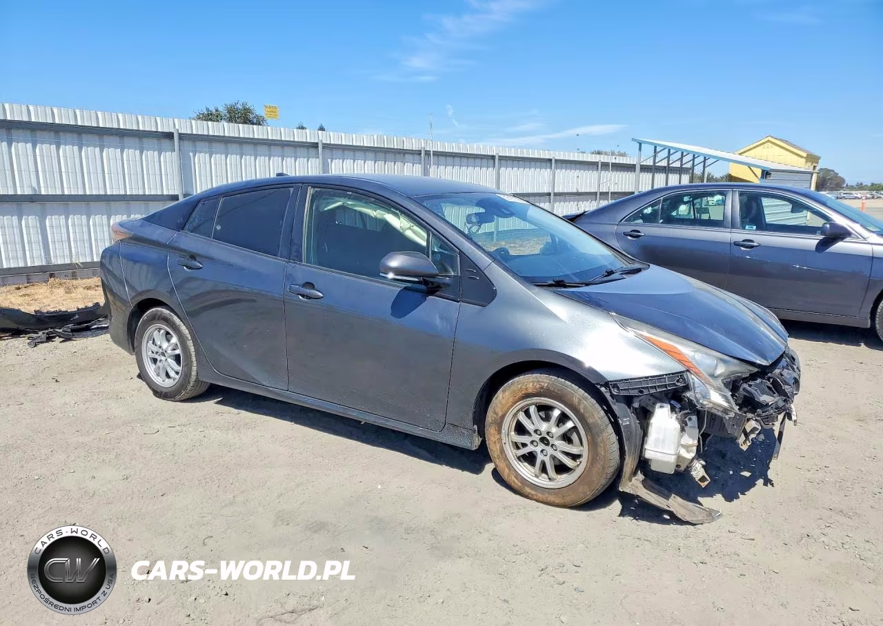 2018 Toyota Prius VIN:JTDKARFU8J3067353 - 4