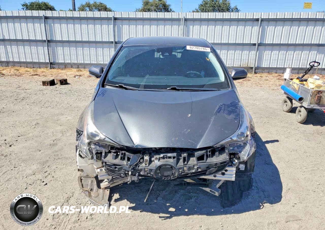 2018 Toyota Prius VIN:JTDKARFU8J3067353 - 5