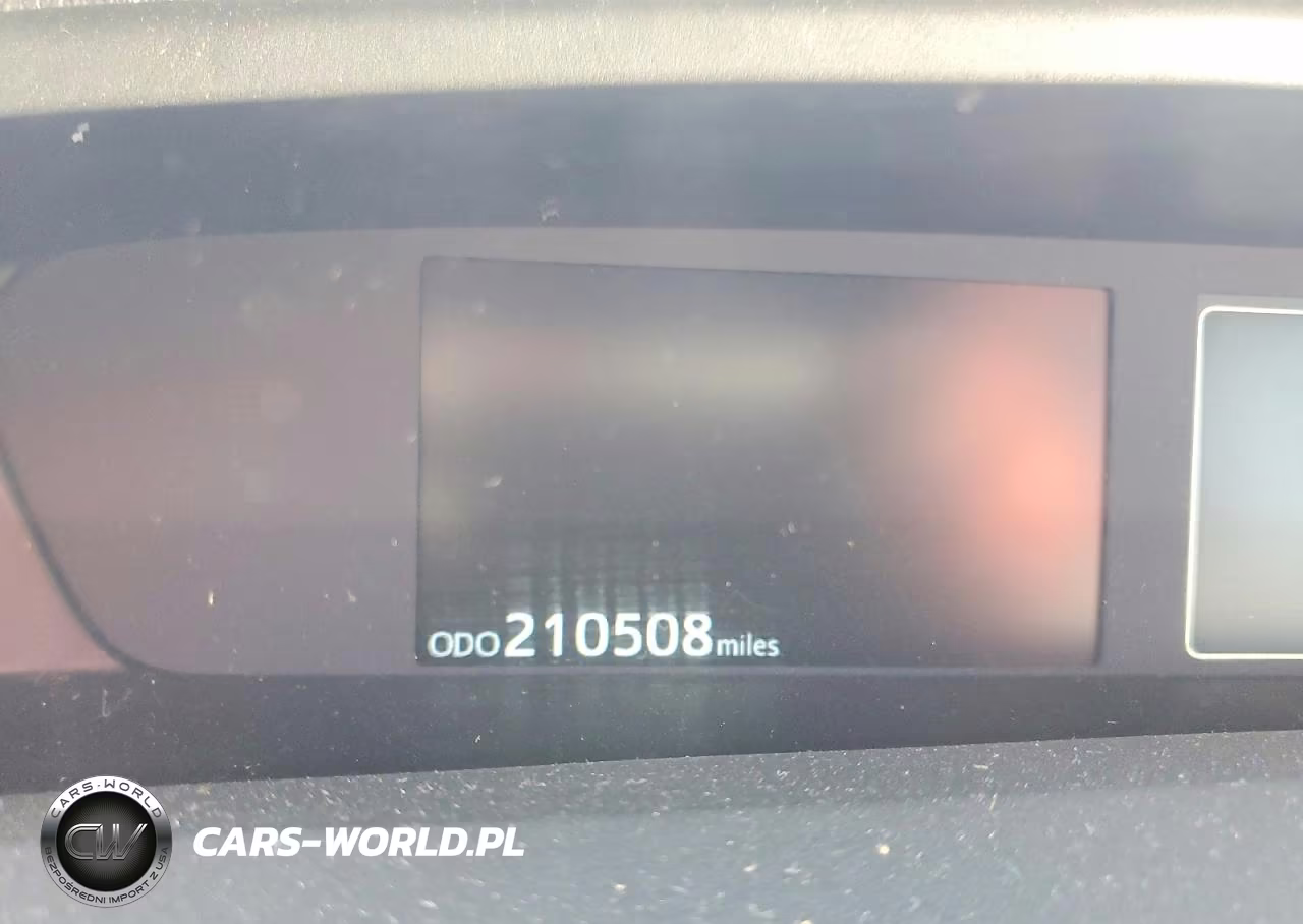 2018 Toyota Prius VIN:JTDKARFU8J3067353 - 9
