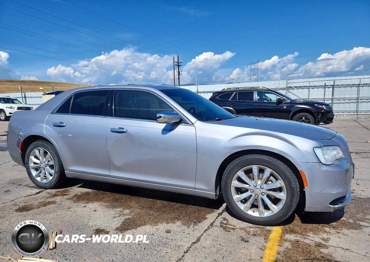 2017 Chrysler 300C VIN:2C3CCAKG0HH566613 - 4