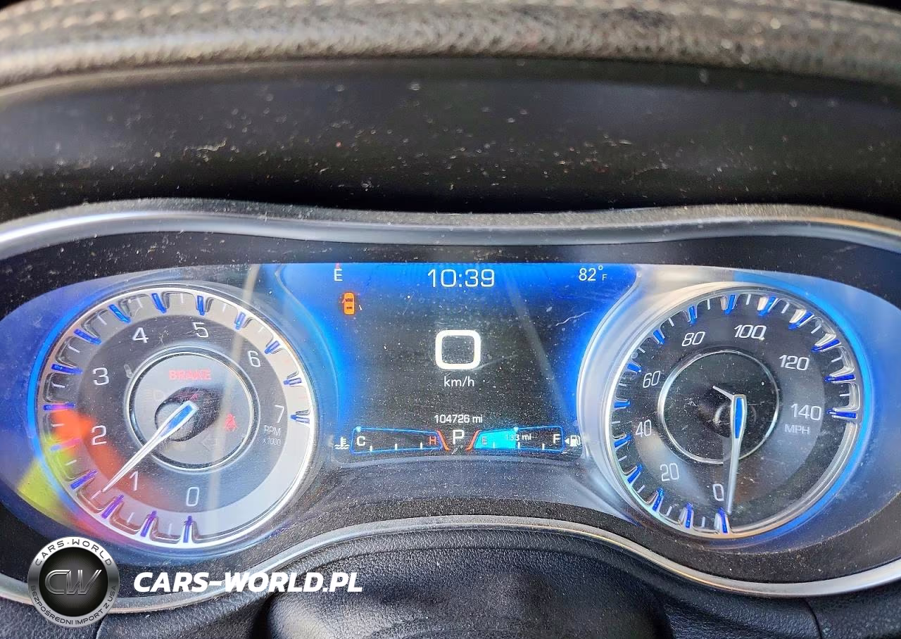 2017 Chrysler 300C VIN:2C3CCAKG0HH566613 - 9