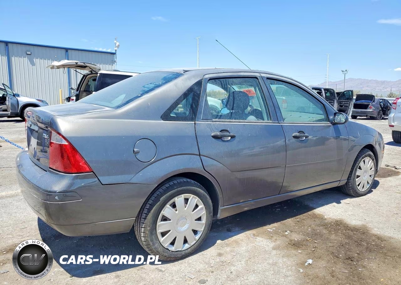 2005 Ford Focus Zx4 VIN:1FAFP34N95W110410 - 3