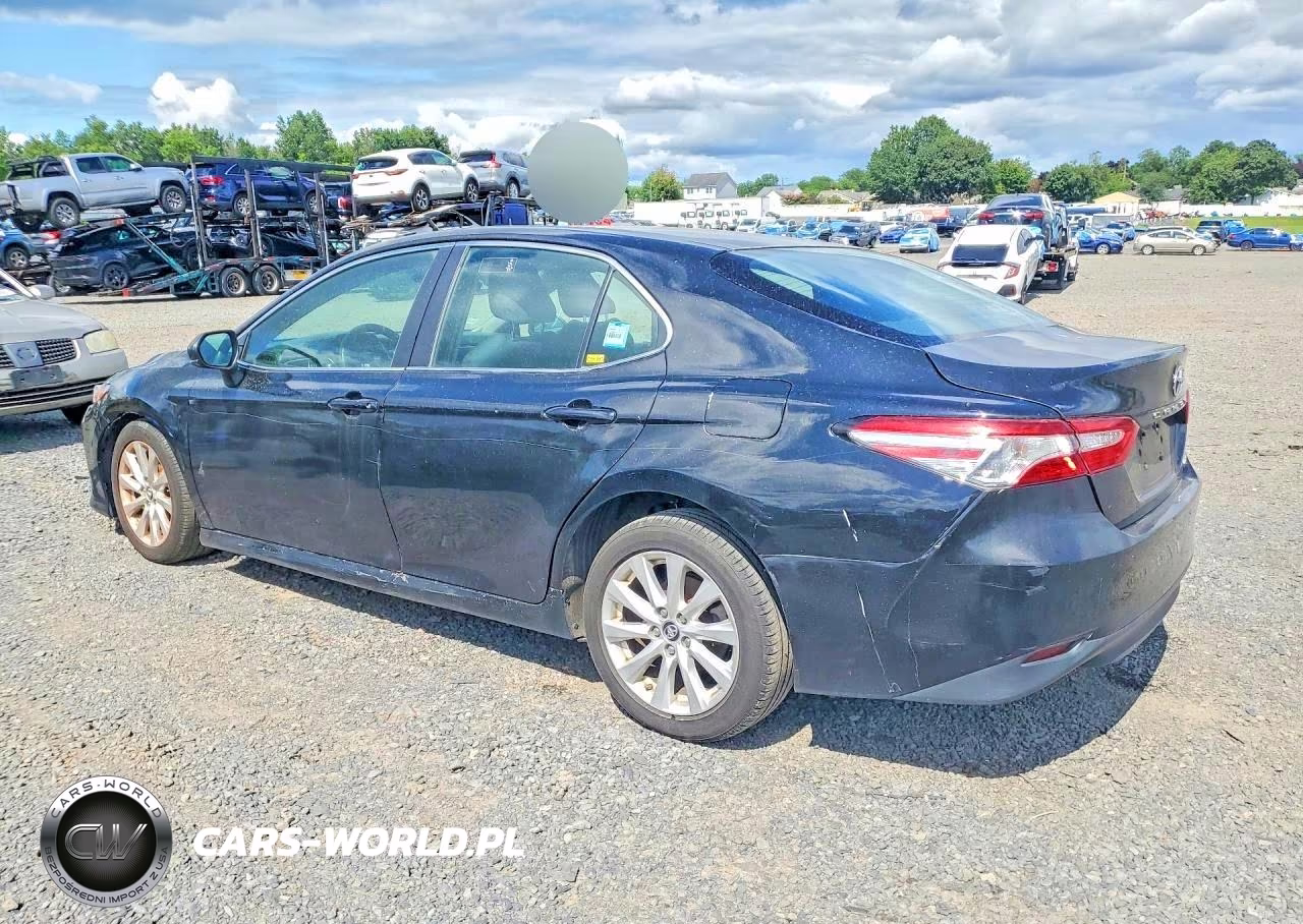 2018 Toyota Camry Le VIN:4T1B11HK4JU070429 - 2