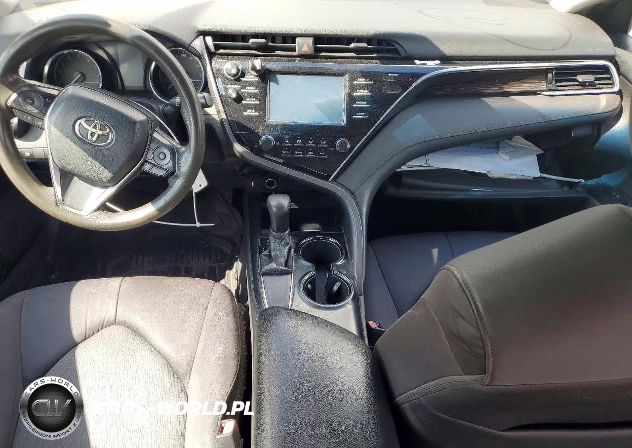 2018 Toyota Camry Le VIN:4T1B11HK4JU070429 - 8