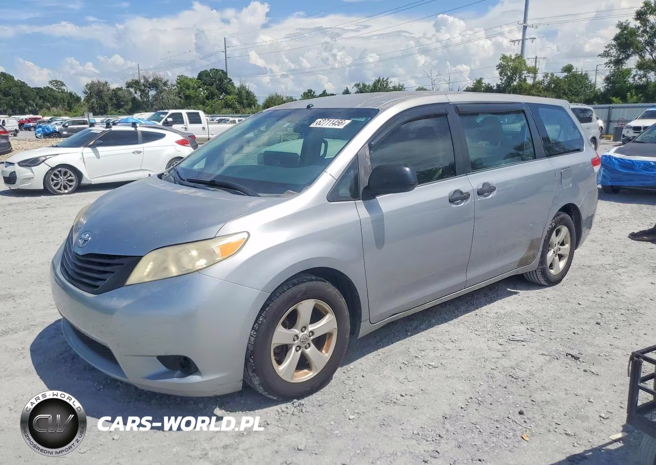 2011 Toyota Sienna Base 7-Passenger – zdjęcie 1 z 13