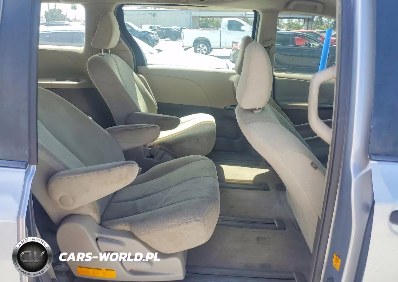 2011 Toyota Sienna Base 7-Passenger VIN:5TDZK3DC8BS165141 - 11