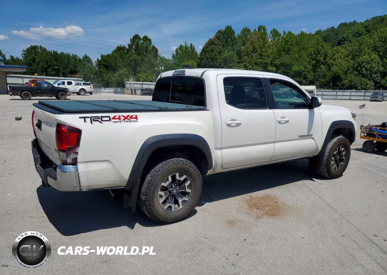 2018 Toyota Tacoma Trd Off-Road VIN:5TFCZ5AN7JX126326 - 3