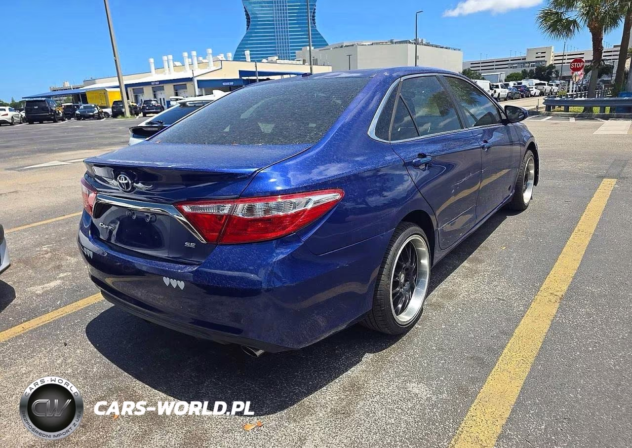 2015 Toyota Camry Se VIN:4T1BF1FK4FU894152 - 4