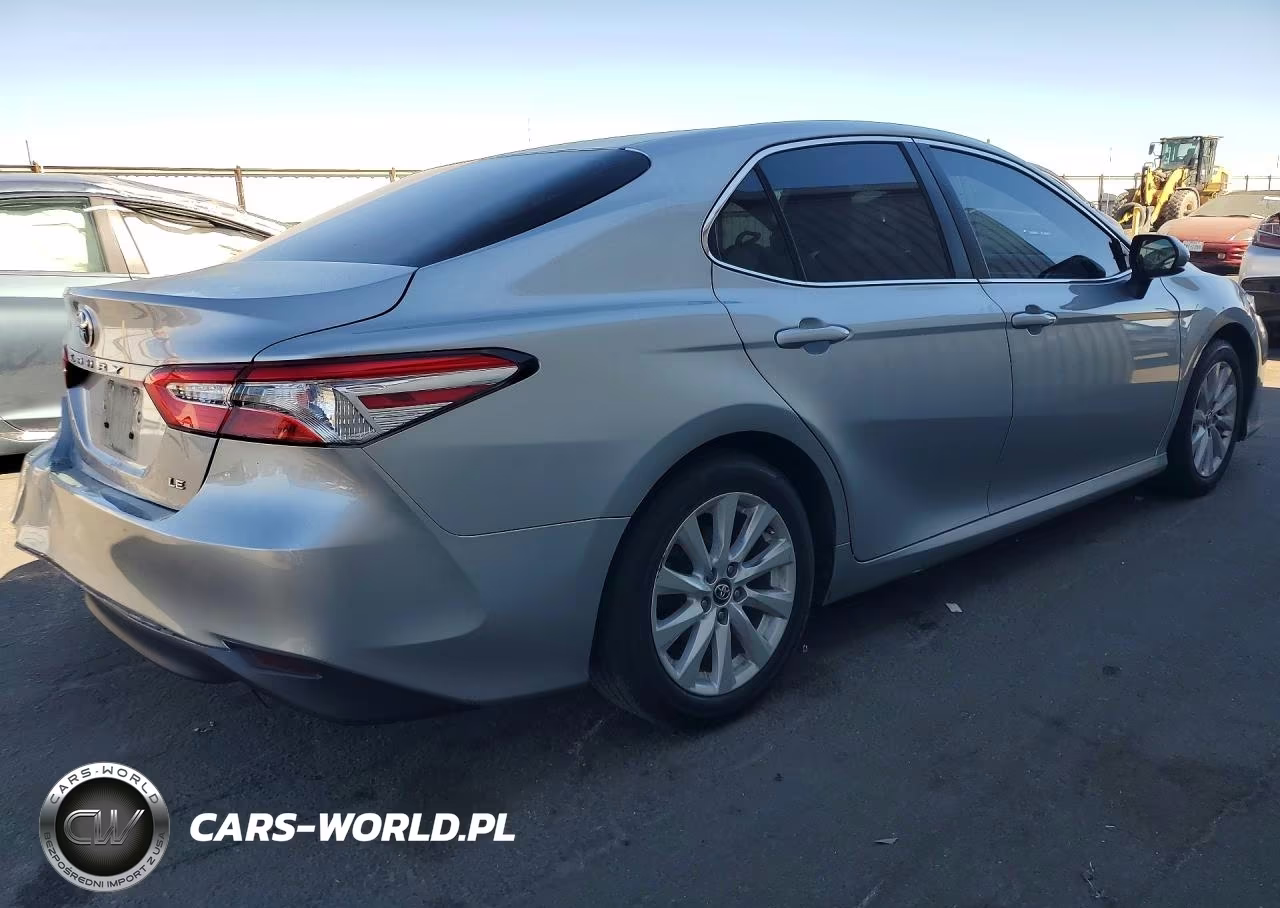 2018 Toyota Camry VIN:4T1B11HK6JU081982 - 3