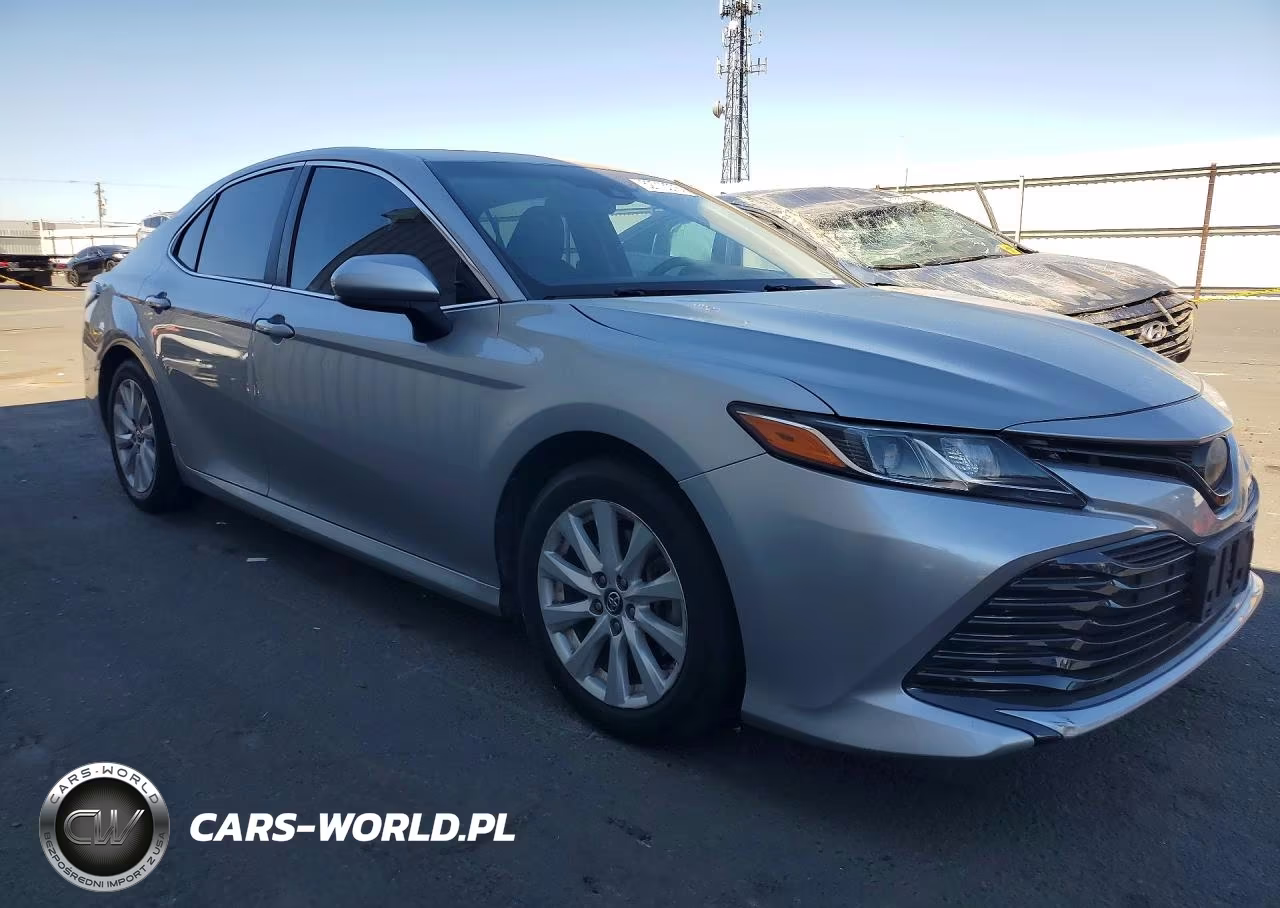 2018 Toyota Camry VIN:4T1B11HK6JU081982 - 4