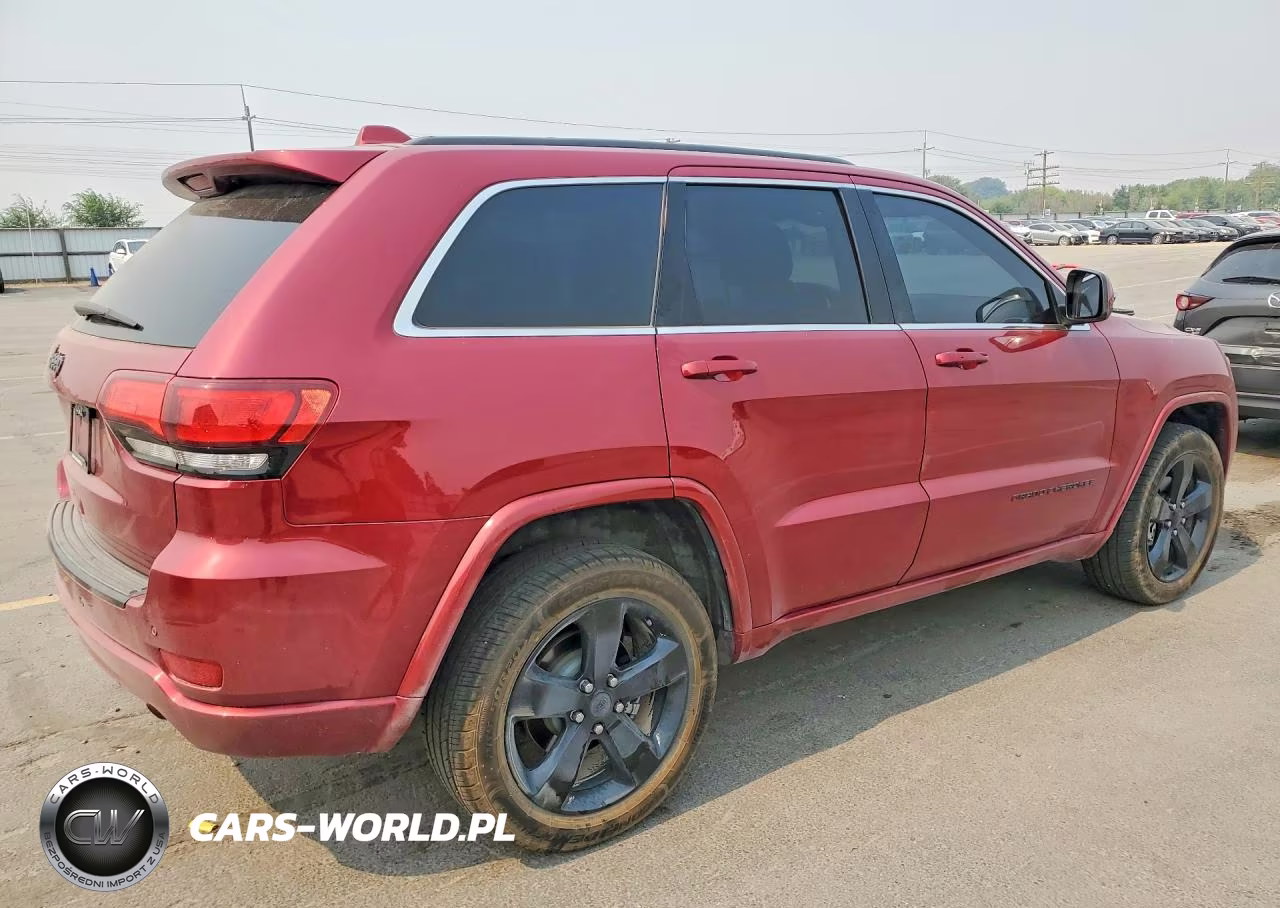 2015 Jeep Grand Cherokee Laredo VIN:1C4RJFAG3FC215155 - 3