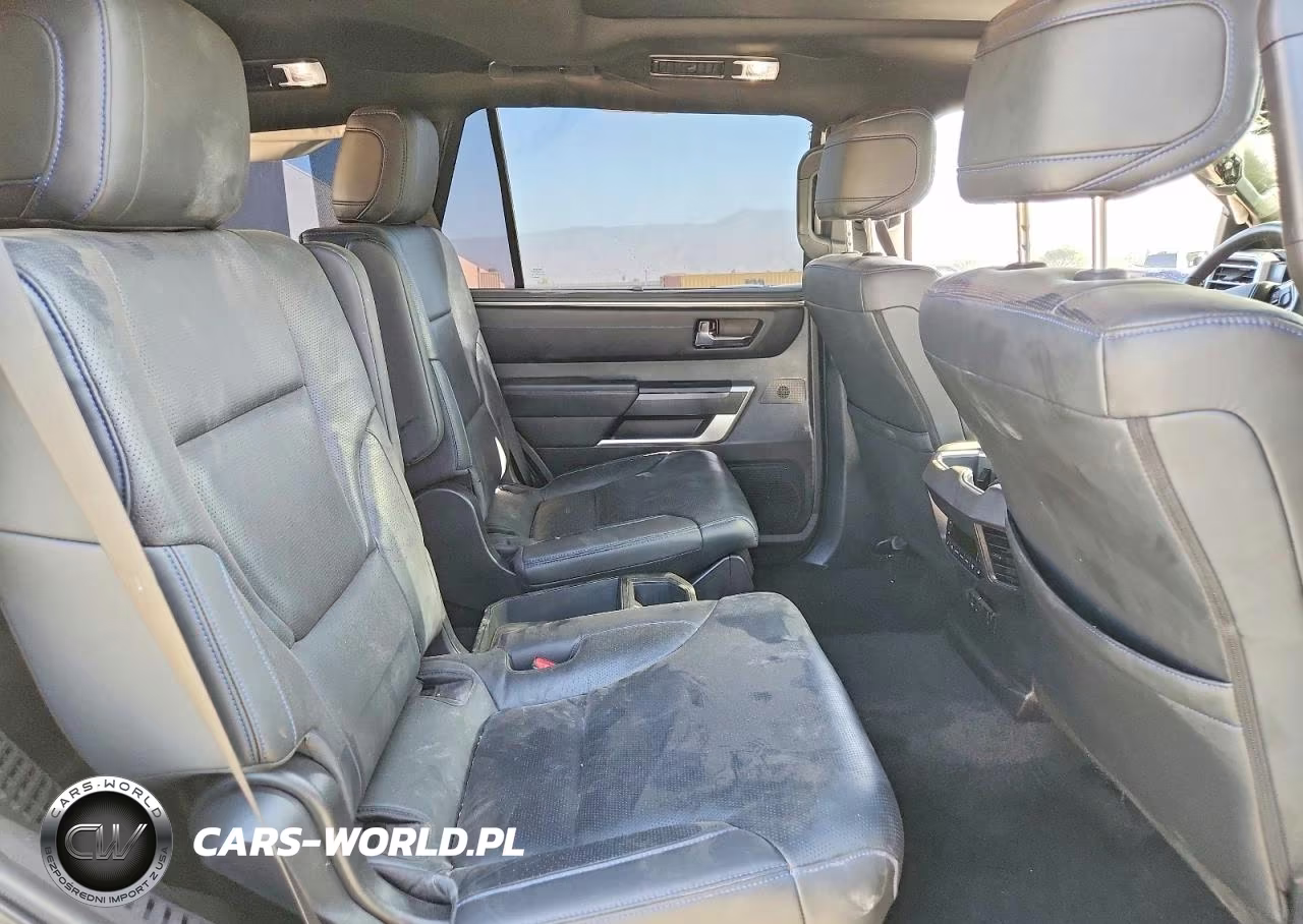 2025 Toyota Sequoia Platinum VIN:7SVAAABA2SX067292 - 11