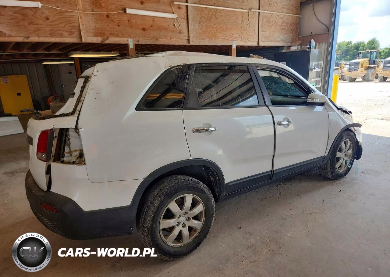 2011 Kia Sorento Lx VIN:5XYKT3A18BG118772 - 3