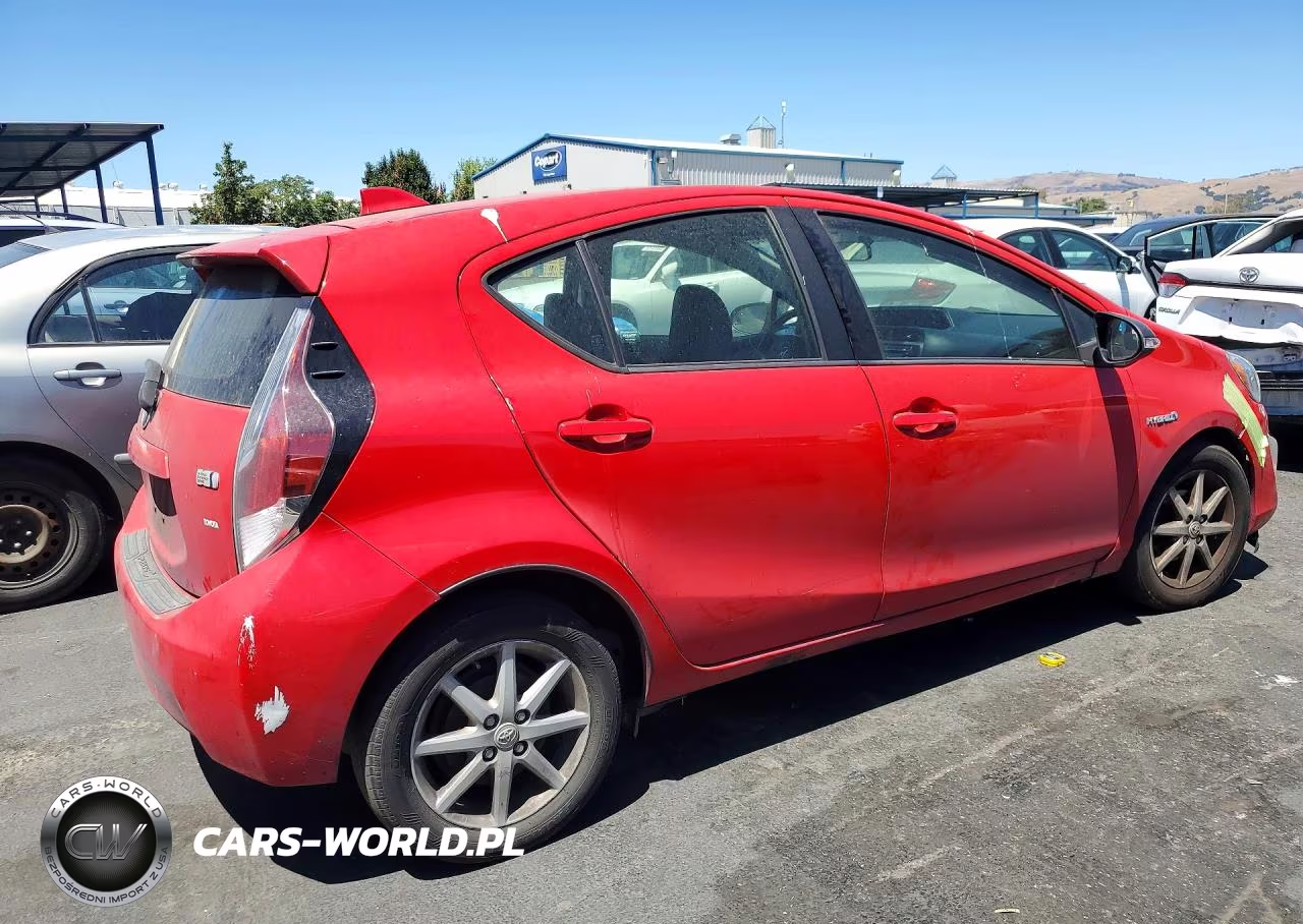 2015 Toyota Prius C Four VIN:JTDKDTB33F1107911 - 3