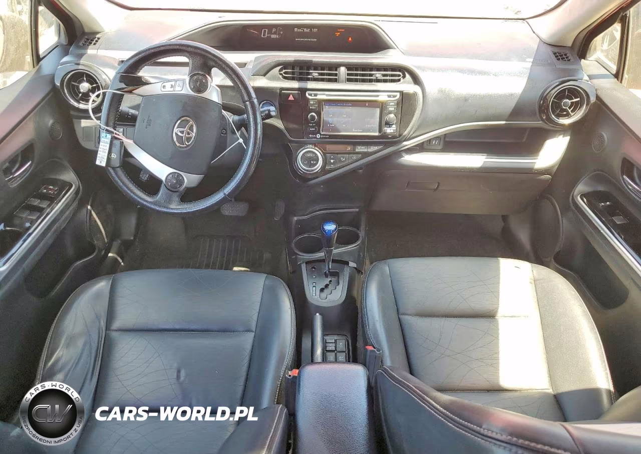 2015 Toyota Prius C Four VIN:JTDKDTB33F1107911 - 8