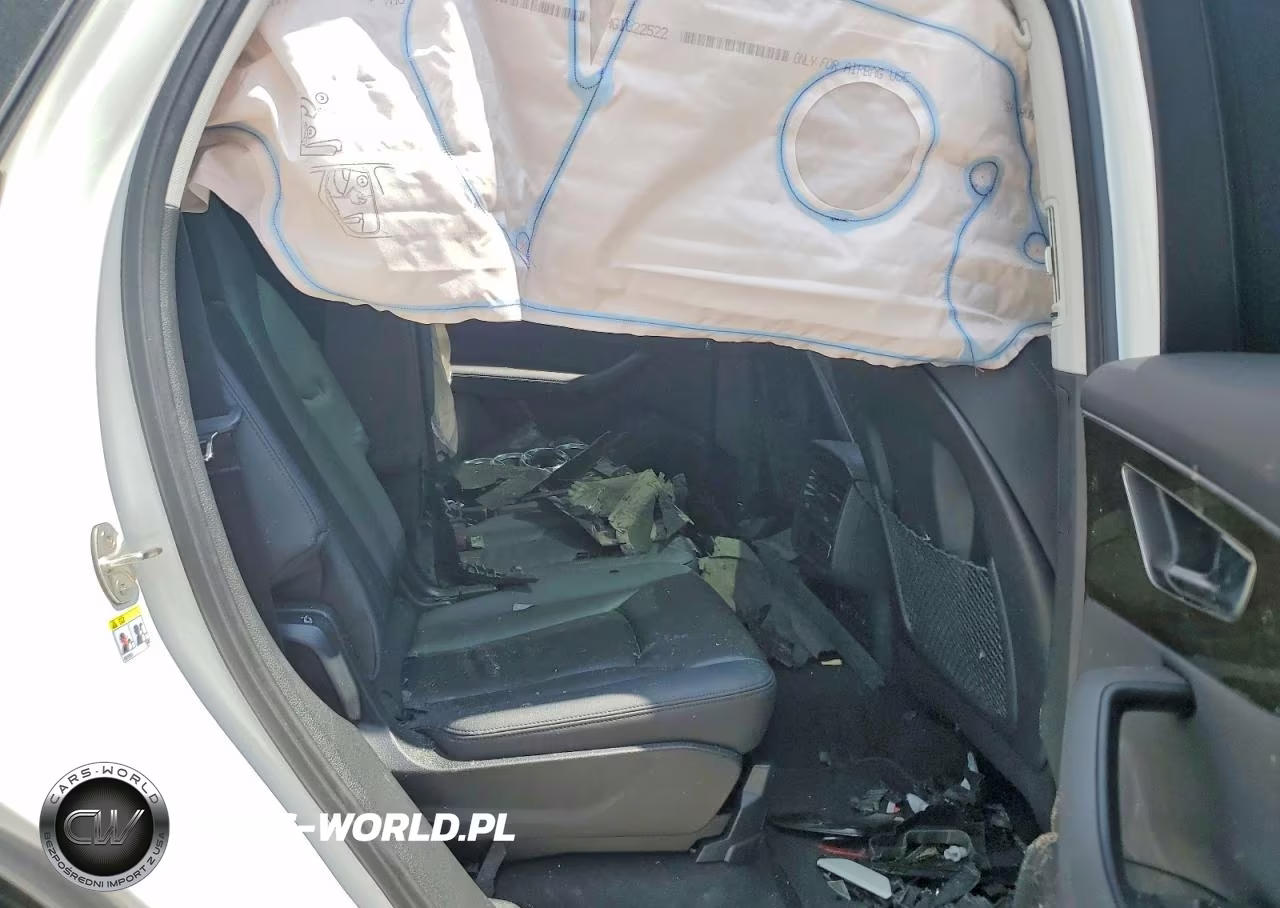 2023 Audi Q7 Premium Plus VIN:WA1LXBF7XPD010380 - 11
