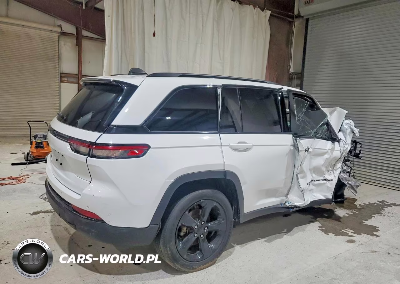 2024 Jeep Grand Cherokee Laredo VIN:1C4RJHAG5R8924544 - 3